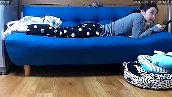 Crazy Korean Girl Masturbates On Webcam In Hd