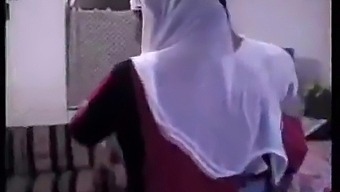 Arabian Gay Men And Mature Aunty In Steamy Video